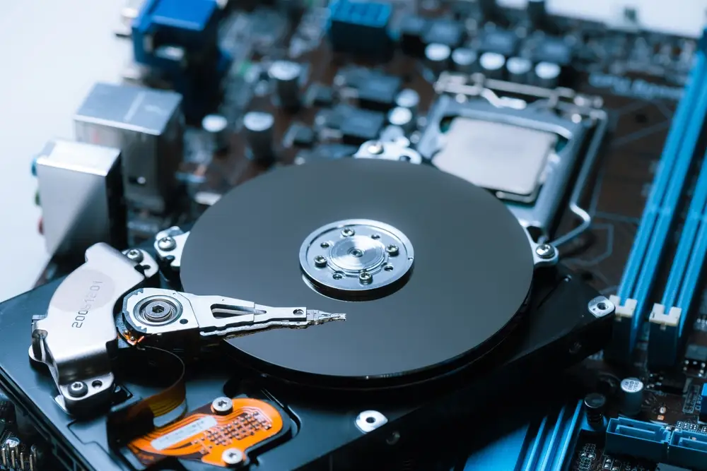 مقایسه سرعت هارد SSD و HDD